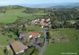 Village d'Auvergne vue du ciel par drone