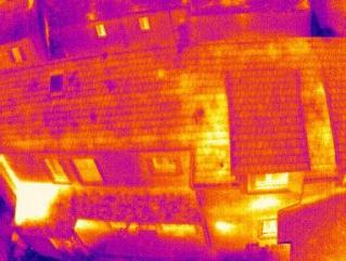Thermographie aerienne d'une maison par drone