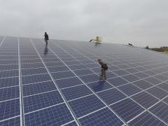 Vue aerienne de panneaux solaires photovoltaiques