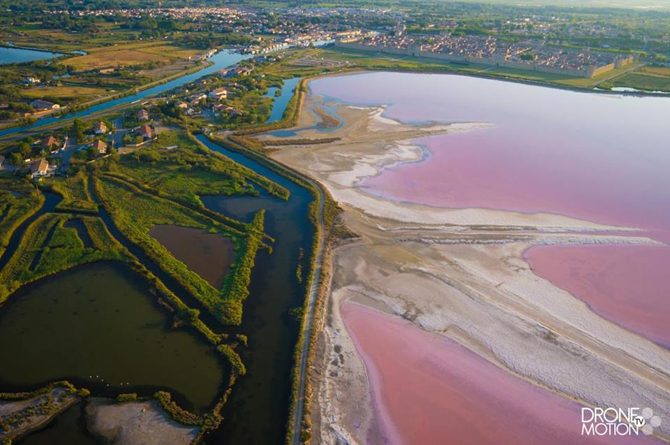 Aigues Mortes, les salins du Midi en vue aérienne