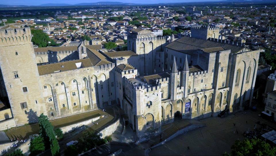 Le  Palais des Papes à Avignon, photo aérienne par drone