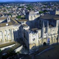 Avignon et le  Palais des Papes photo aérienne par drone