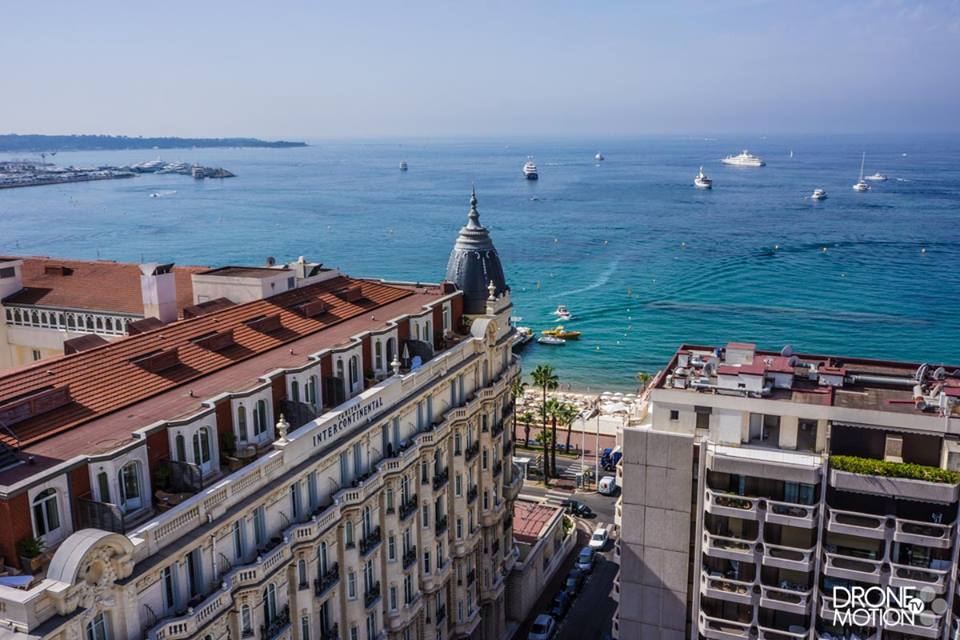 Cannes vue du ciel par un drone