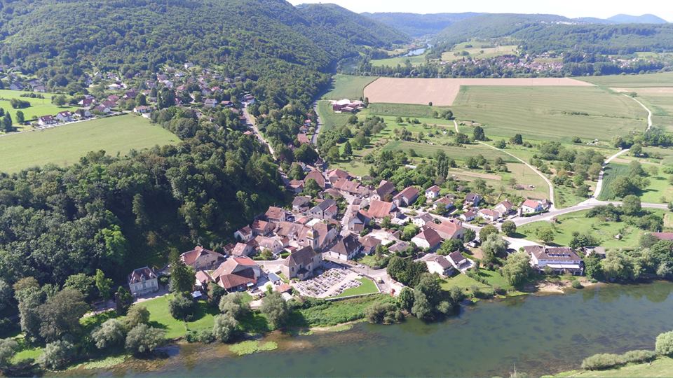 Village de Chalèze en photo aérienne par drone