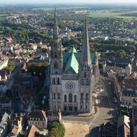 Chartes photo aérienne de la ville prise par drone