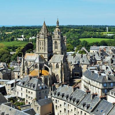 Photo de Coutances vue du ciel Dans la Manche