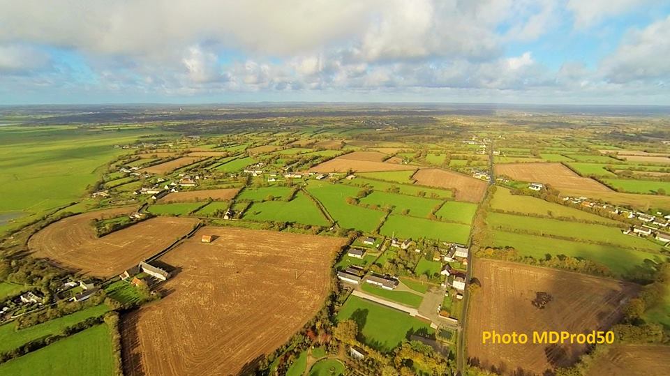 Village d'Etienville, dans la Manche en vue aérienne