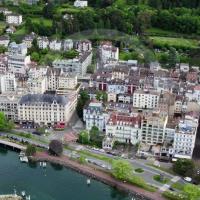 Évian-les-Bains en vue aérienne par drone