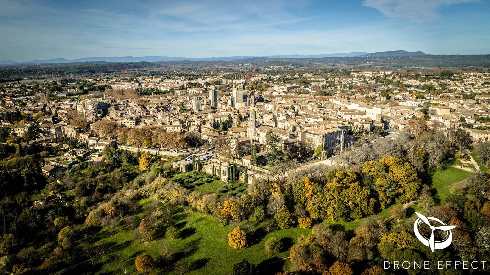 La ville de Uzès, photographie aérienne par drone