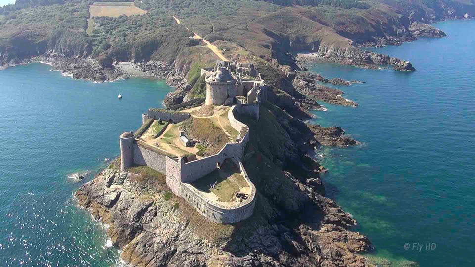 Le Fort la Latte en vue aérienne par drone