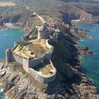 Le Fort la Latte en vue aérienne par drone