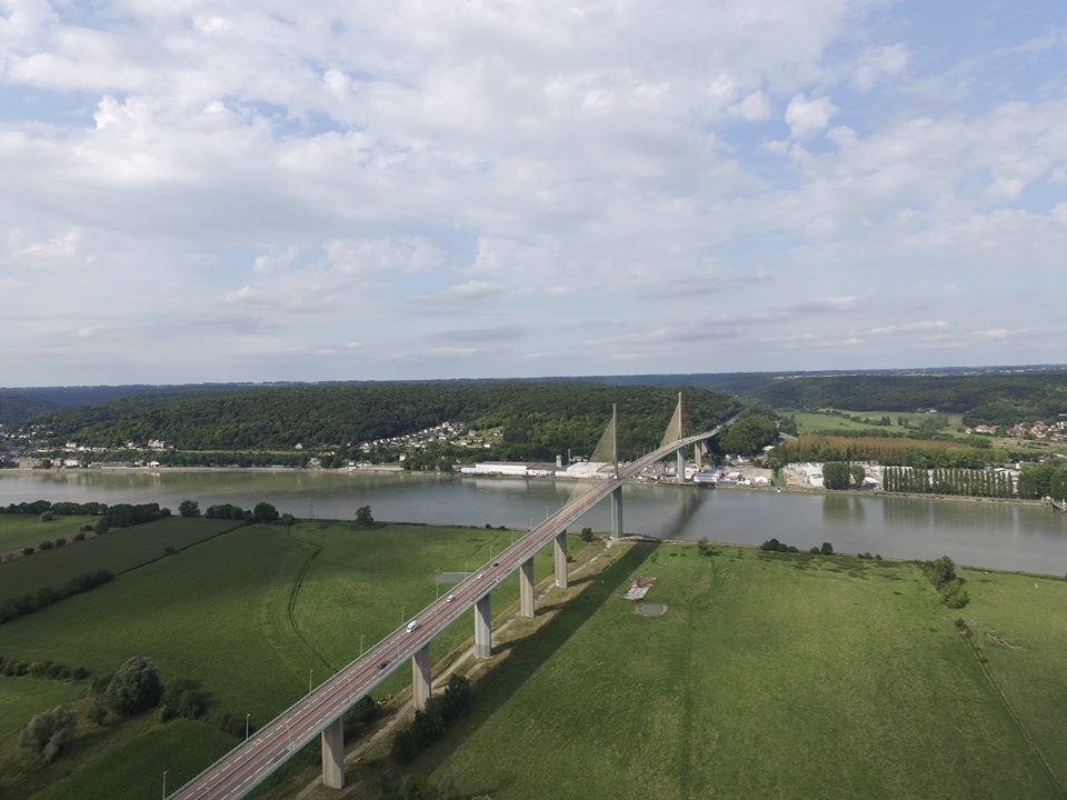 le pont de Brotonne en Normandie, photographié par un drone