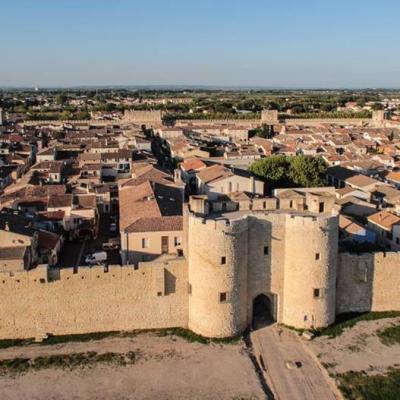 Les remparts d'Aigues Mortes en Camargue photographie de drone