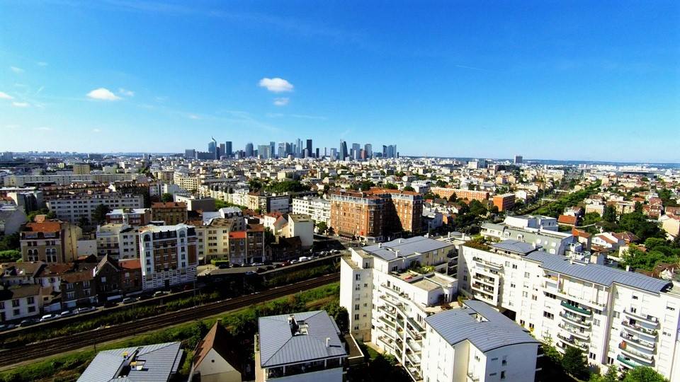 Paris la défense en vue aérienne photographié par un drone