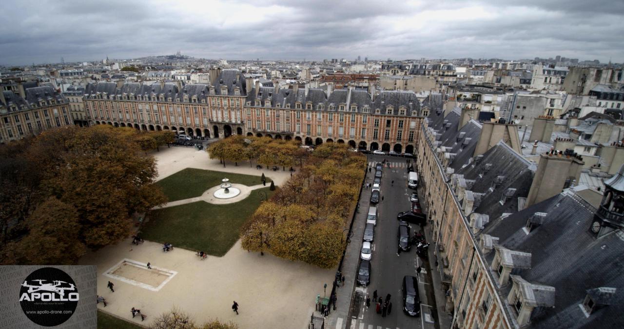 Pavillons de la place des Vosges photographiés par un drone