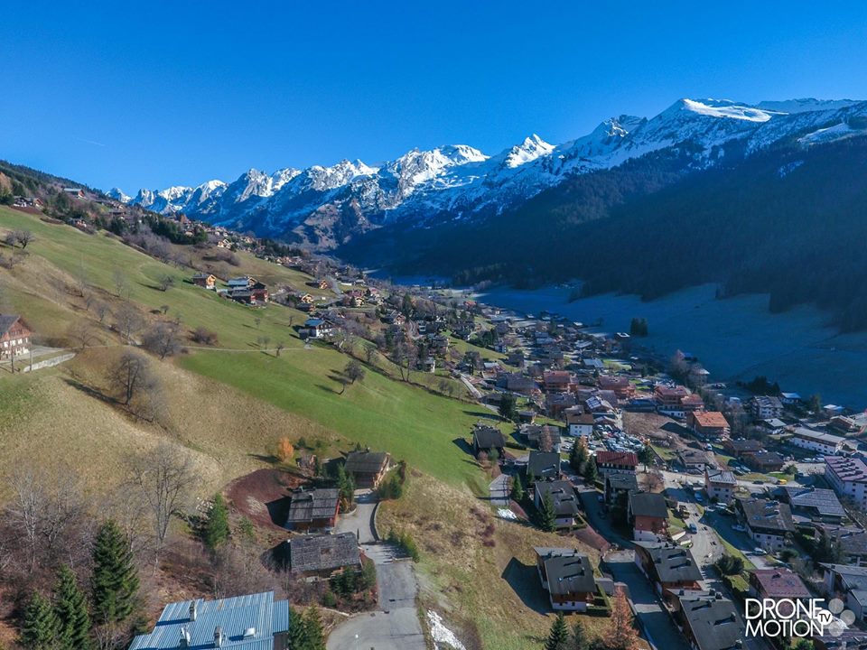 Photo aérienne de La Clusaz prise d'un drone