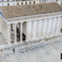 Photo aérienne de la Maison Carrée à Nime dans le Gard
