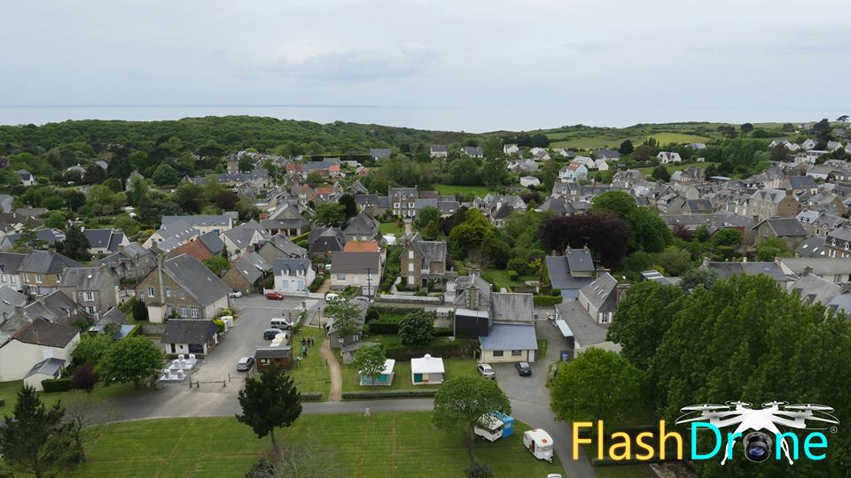 Photo aérienne de la ville de Carolles dans la Manche en Normandie
