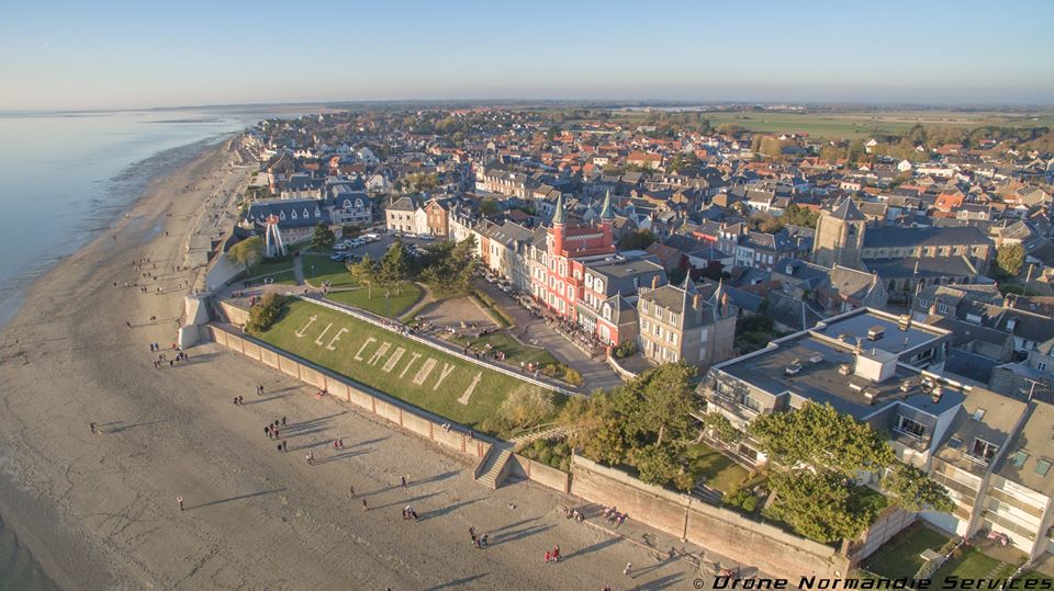 Photo aérienne du Crotoy dans la baie de Somme