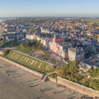 Photo aérienne du Crotoy dans la baie de Somme