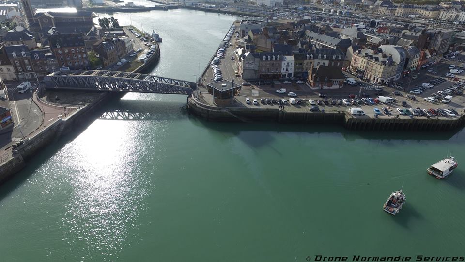 Photo aérienne du pont Colbert dans le port de Dieppe
