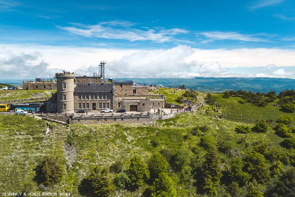 Photo aérienne par drone de l'Observatoire du Mont Aigoual