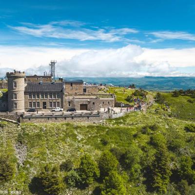 Photo aérienne par drone de l'Observatoire du Mont Aigoual