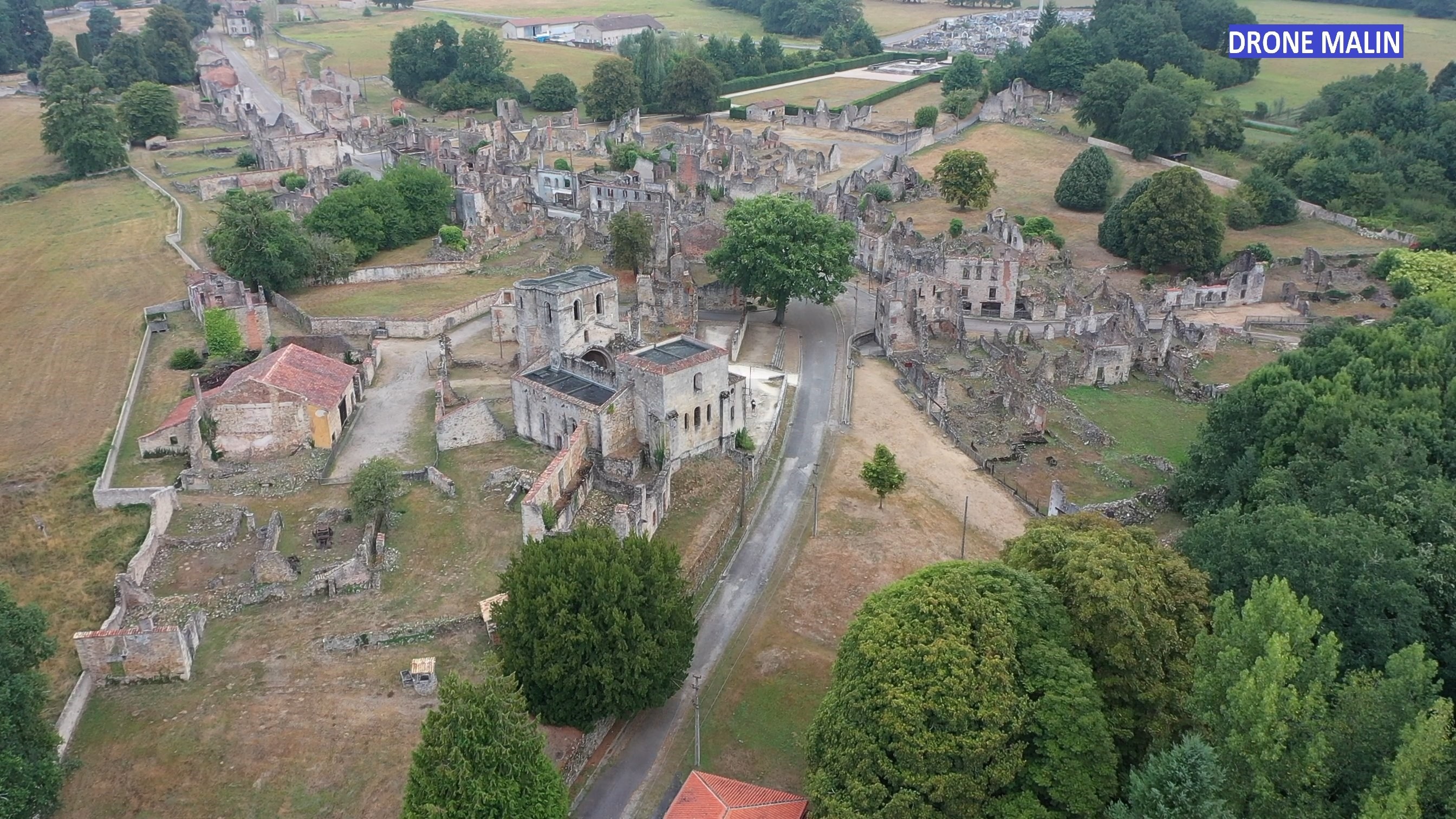 Photo aérienne par drone d Oradour sur Glane, village martyr