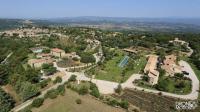 photo de la Bastide de Capelongue à Bonnieux dans le Luberon prise par un drone