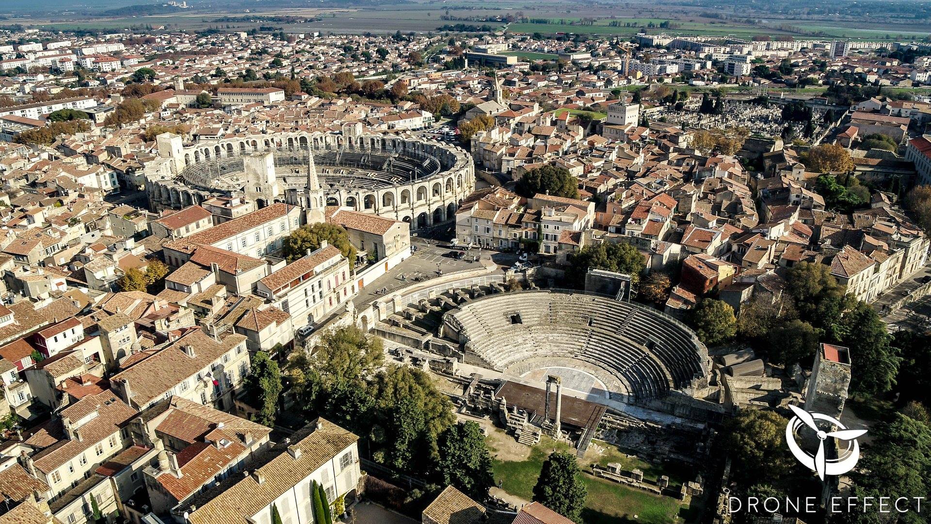 Photo de la ville de Nîmes, vue du ciel par drone