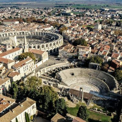 Photo de la ville de Nîmes, vue du ciel par drone