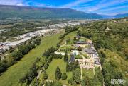 photo par drone du Chateau de Candy sur les hauteurs de Chambery en Savoie