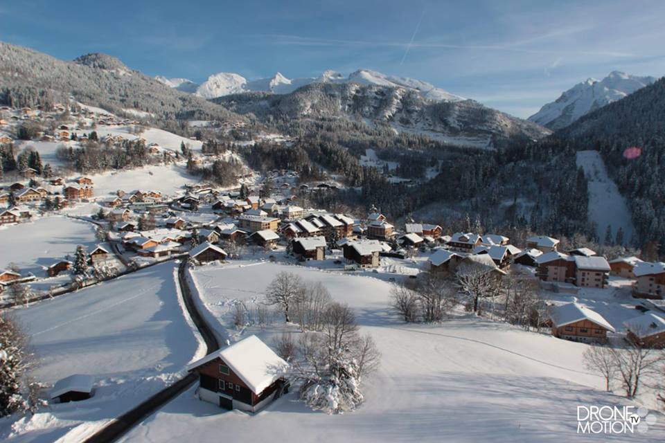 photograhie de St Jean de Sixt par un drone en Haute Savoie