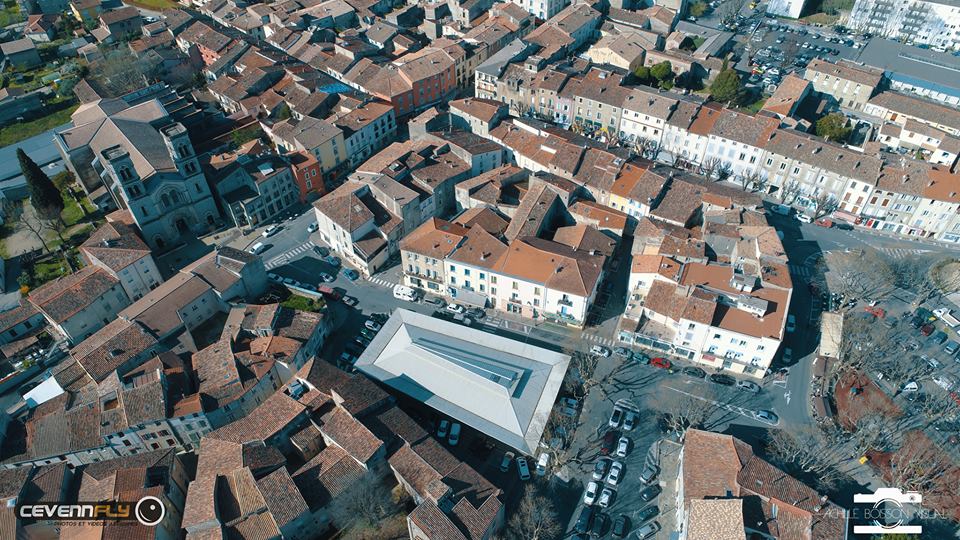 Photographie aérienne de la ville de Ganges, dans l'Hérault en Occitanie