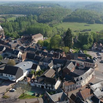 Photo aérienne par drone de Conches-en-Ouche Eure en Normandie