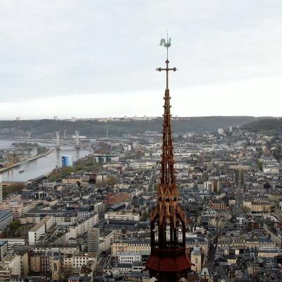Photographie aérienne par drone de la ville de Rouen en Normandie