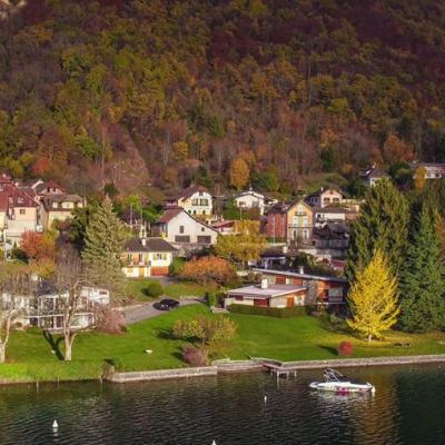 Photographie de Chavoires en automne, sur les bords du lac d'Annecy