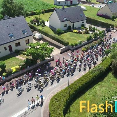 photographie du peloton en vue aérienne de drone