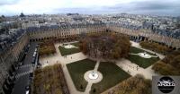 Place des Vosges à Paris en vue aérienne par drone