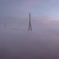 Pont de Normandie photographier dans la brume par drone