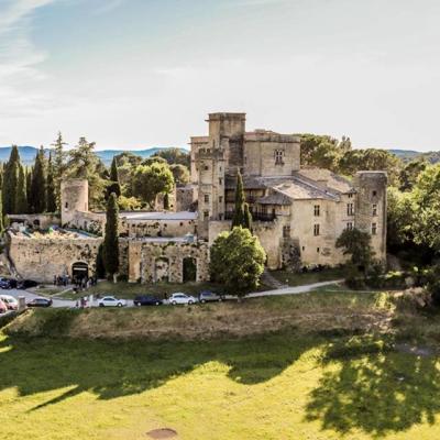 Photographie aérienne Chateau de Lourmarin dans le Luberon