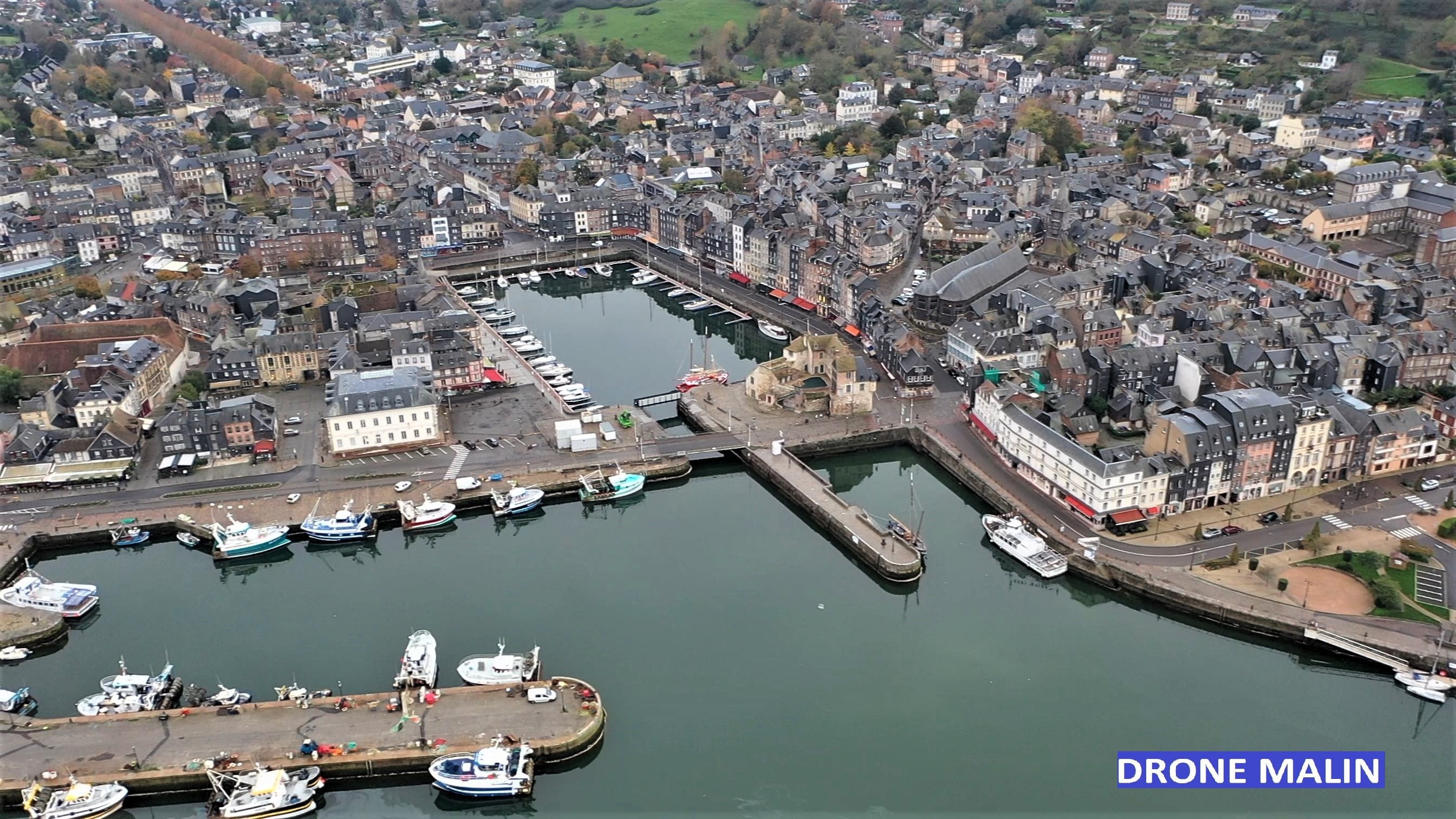 Prise de vue aérienne de la ville de Honfleur calvados Normandie