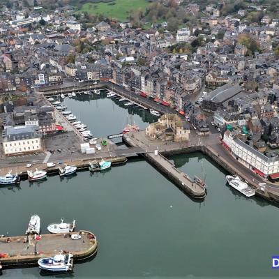 Prise de vue aérienne de la ville de Honfleur calvados Normandie