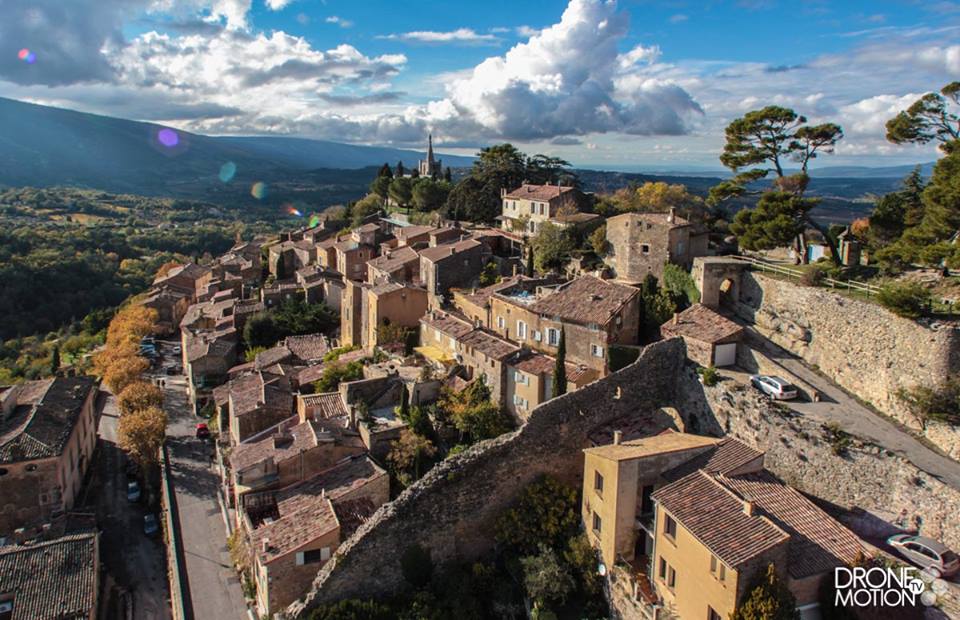 prise de vue aerienne par drone Village de Bonnieux, Luberon