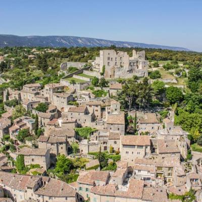 Provence-Alpes-Côte-d’Azur Vue aérienne du village de Lacoste dans le Luberon