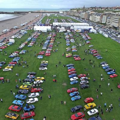 Rasemblement de voiture photographier du ciel par drone