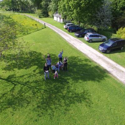 Réunion de famille photographiée d'un drone