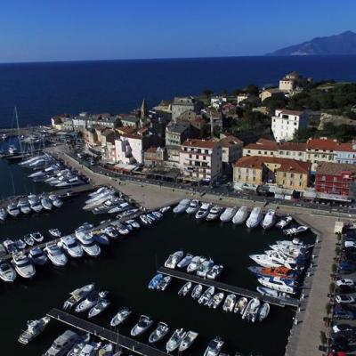 Saint-Florent en Corse vue du ciel par un drone