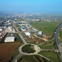 Saint-Hilaire-du-Harcouët dans la Manche en vue aérienne