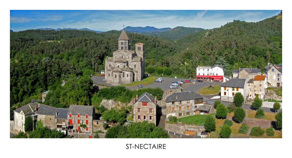 Saint-Nectaire, village photographié par un drone